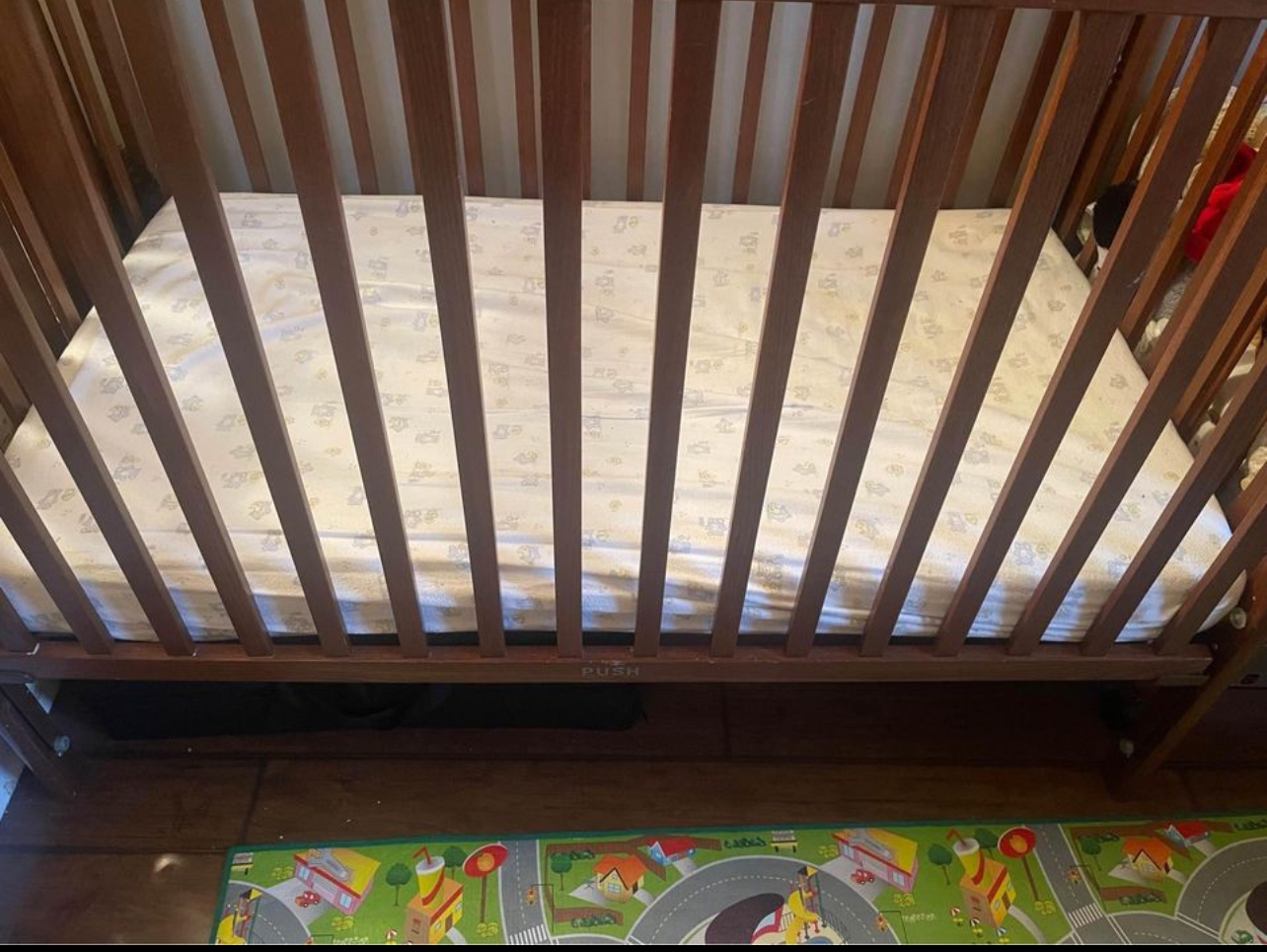 Brown Storkcraft Hillcrest Crib - photo 2