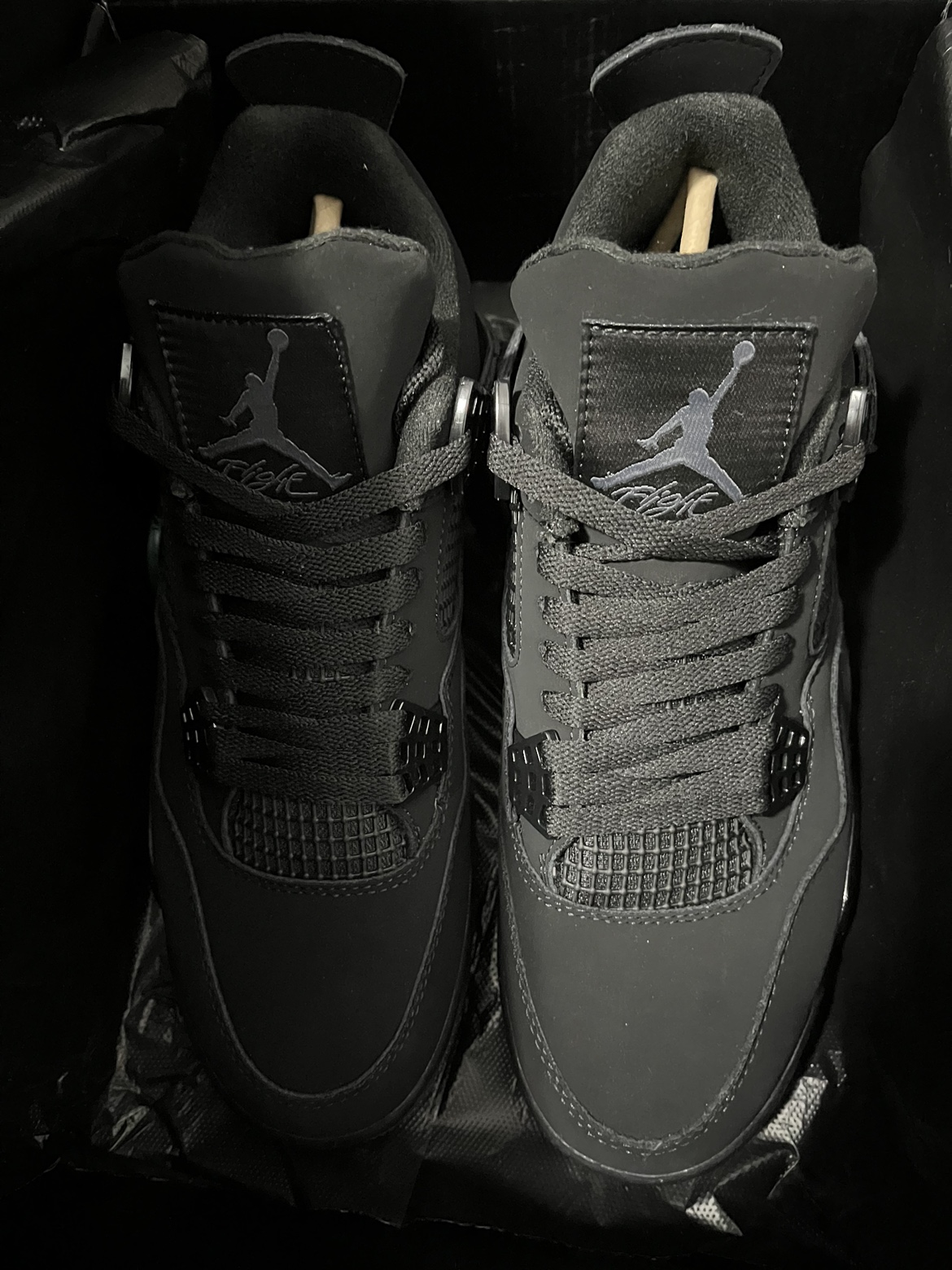 Jordan 4 black cats image indicator(2)