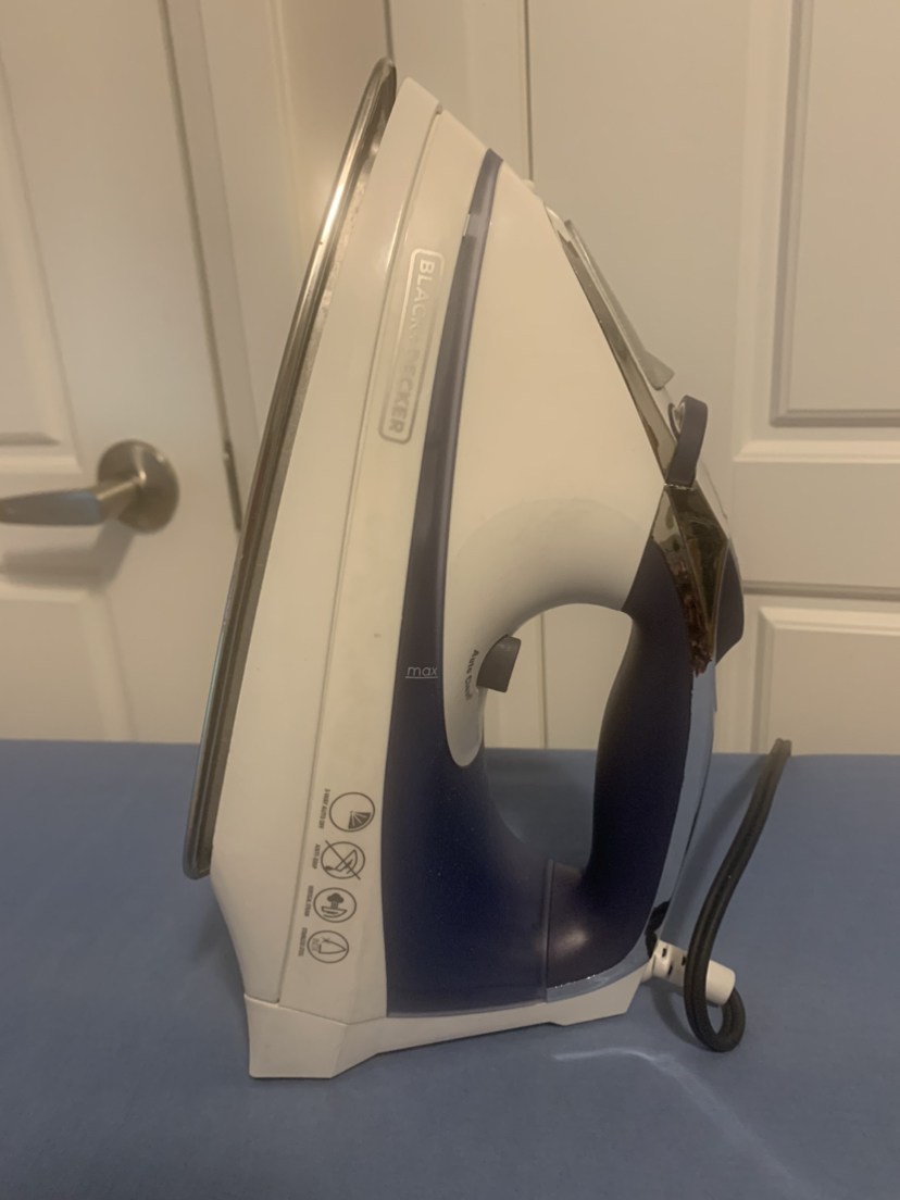 Steam iron with spray mist