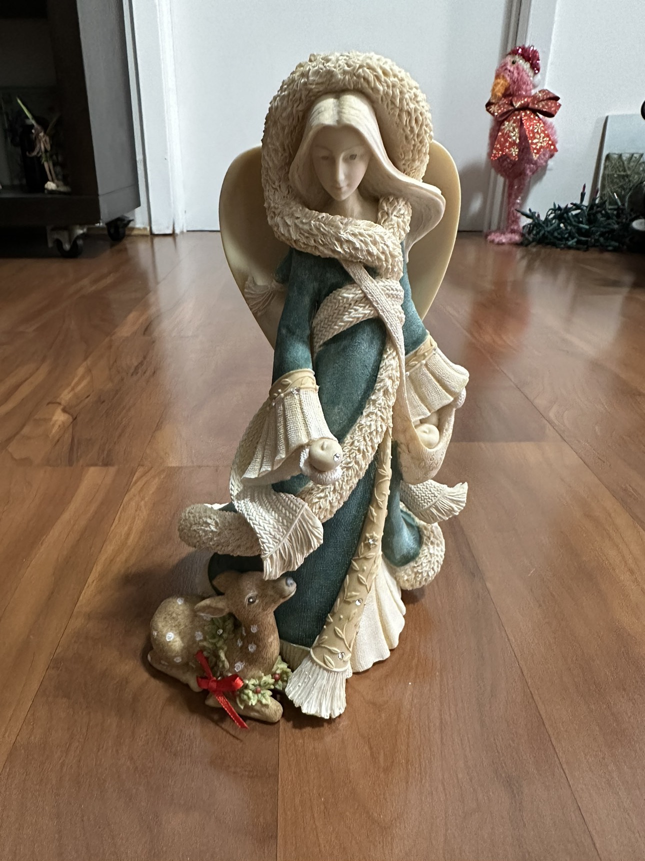 Enesco The heart of Christmas Angel with fawn image indicator(3)