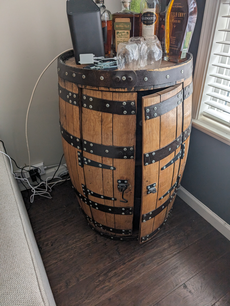 Jack Daniels oak barrel bar - photo 2
