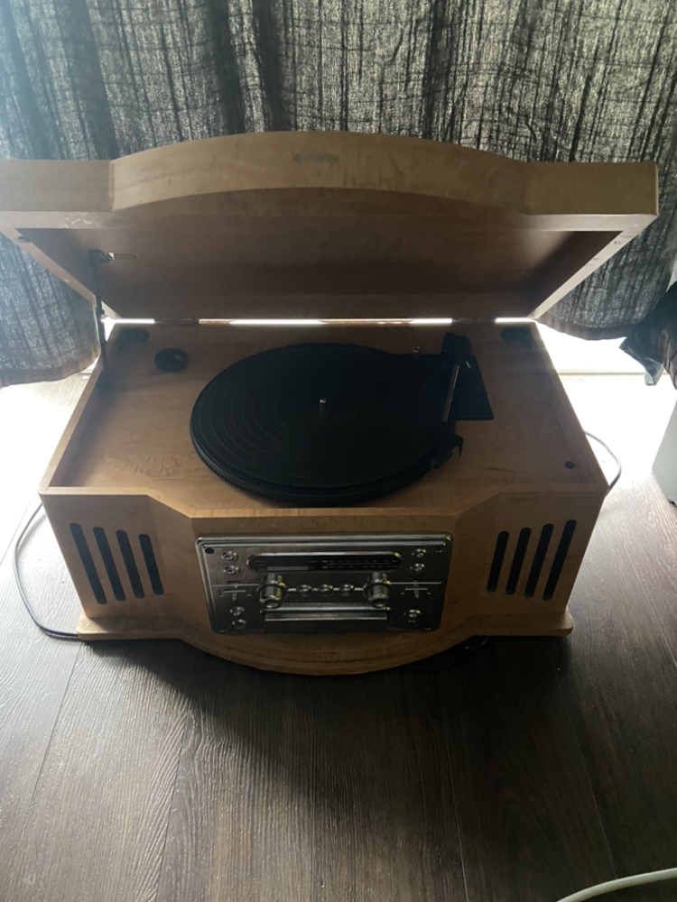 AM/FM plus CD and Records. In perfect condition. image indicator(2)