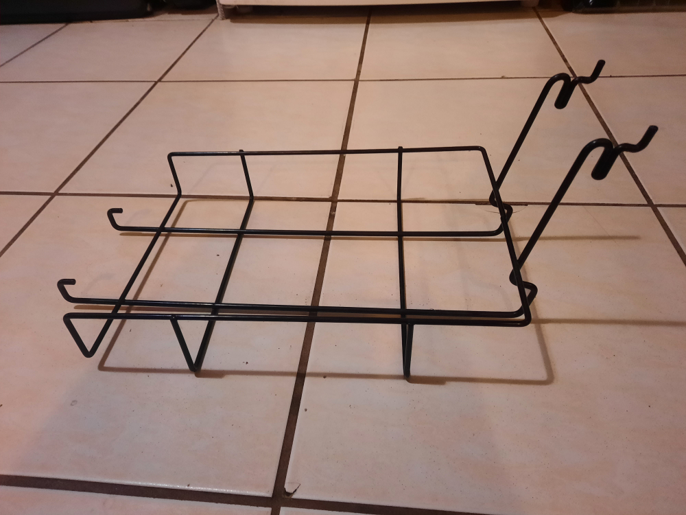 4 Wire shelves for slatwall/pegboard, with two hooks each thumbnail