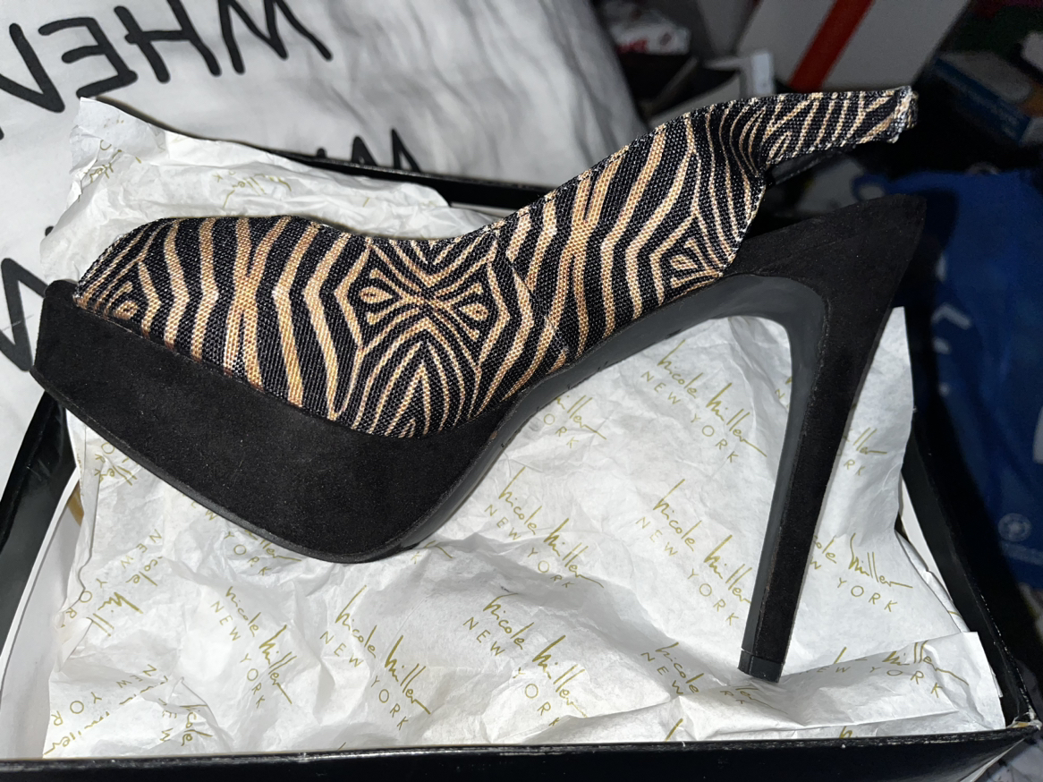 BNIB NICOLE MILLEr Open Toe Pump Heels image indicator(3)