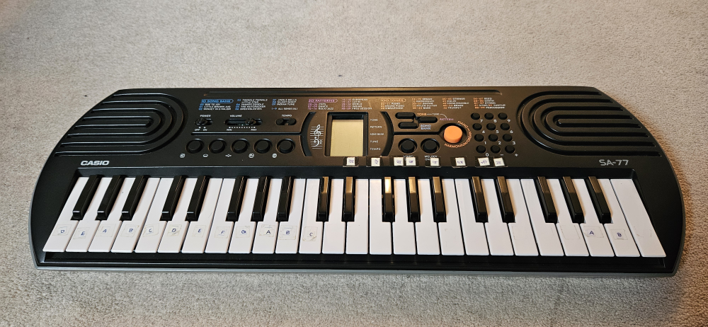 Casio SA-77 Mini Electronic Keyboard thumbnail