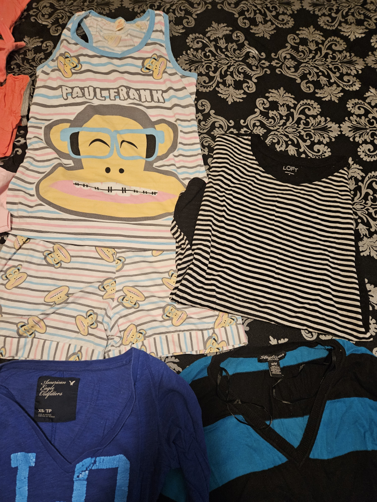 FREE House Clothes for Women and bonnet/ toques - photo 4