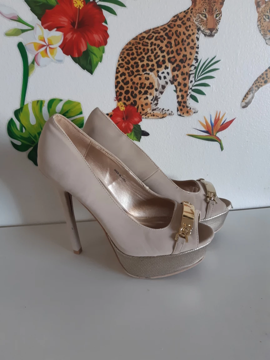 High-heel Shoes