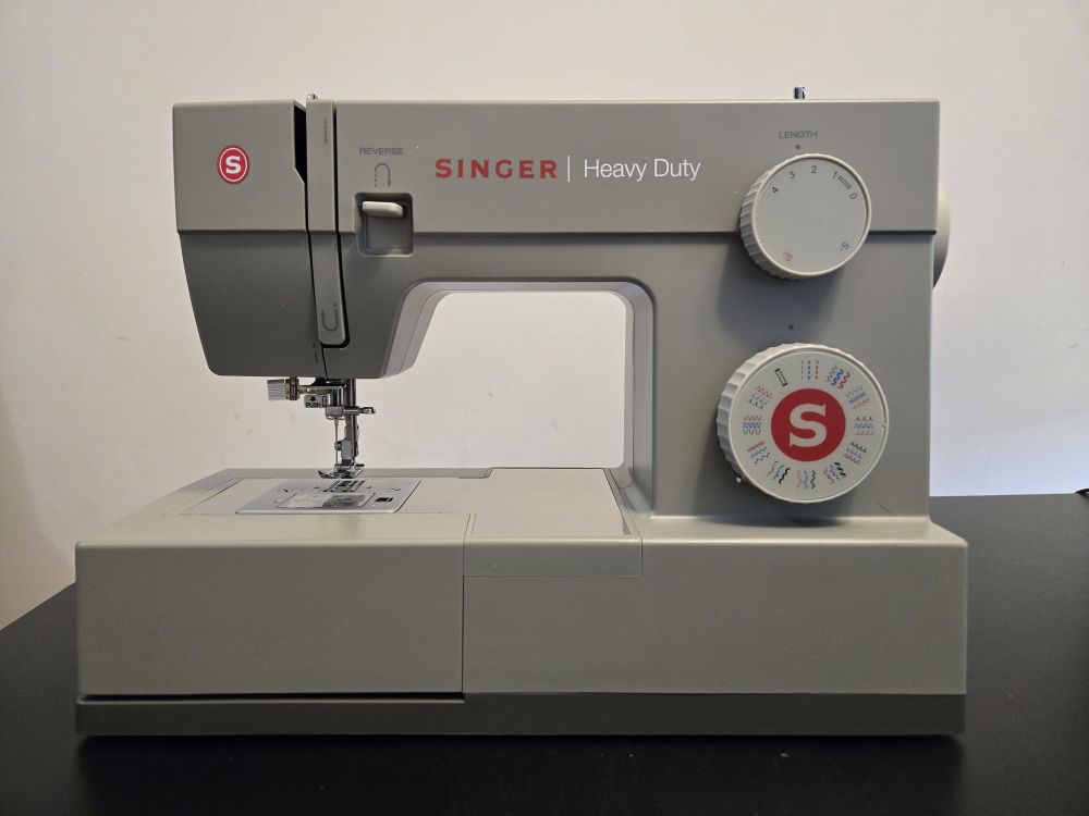 Singer Heavy Duty Sewing Machine