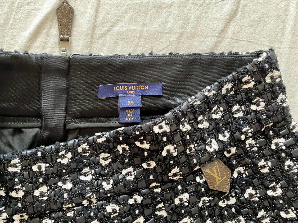 Louis Vuitton Wool mini skirt - Size: 38/Sell or Trade - photo 2