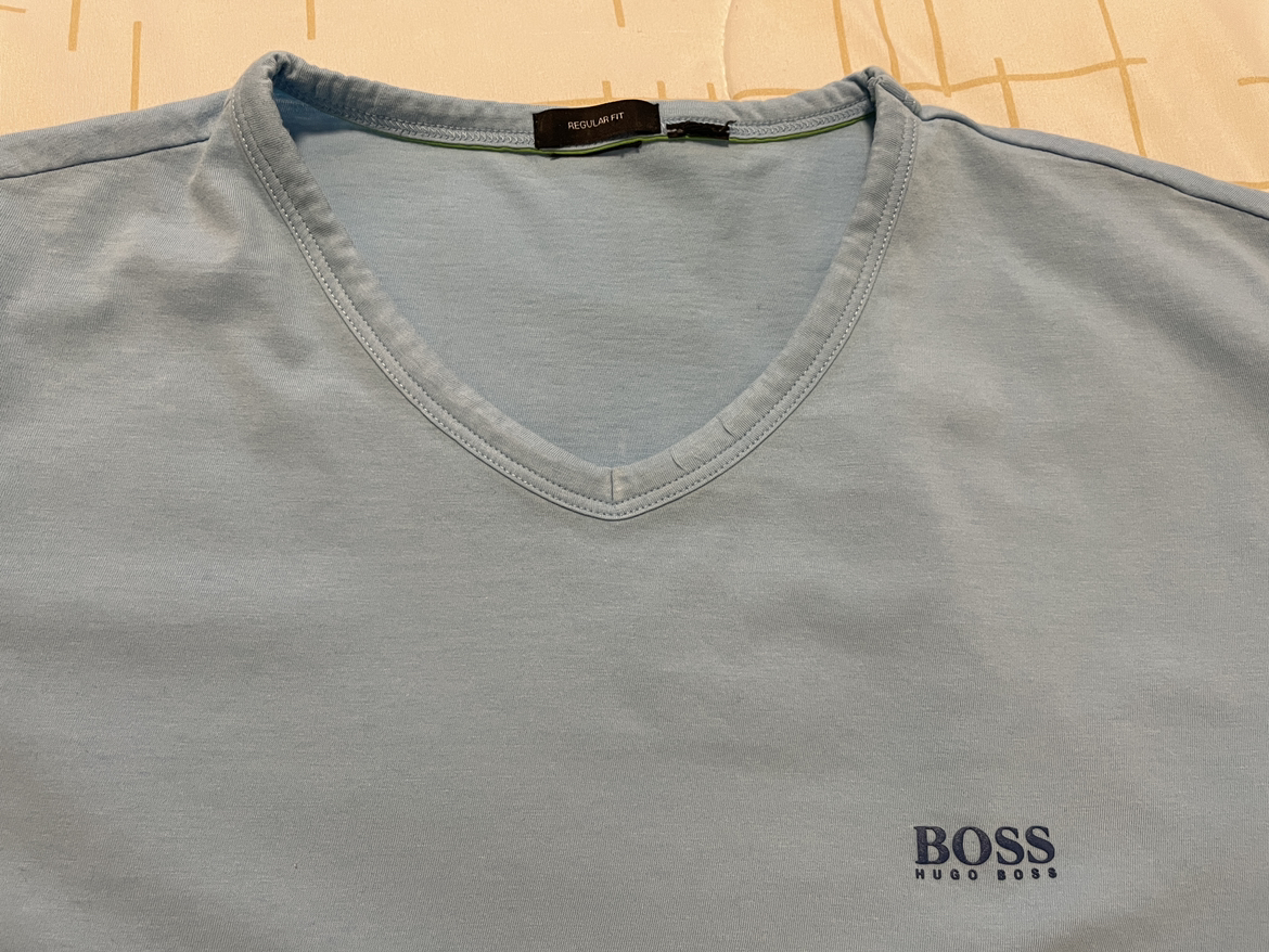 Hugo Boss V-neck shirt - photo 3