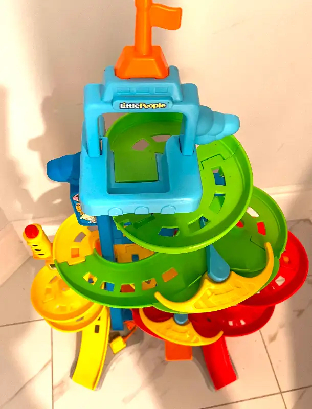 FISHER PRICE Little People City Skyway Dual Car Ramp - photo 3