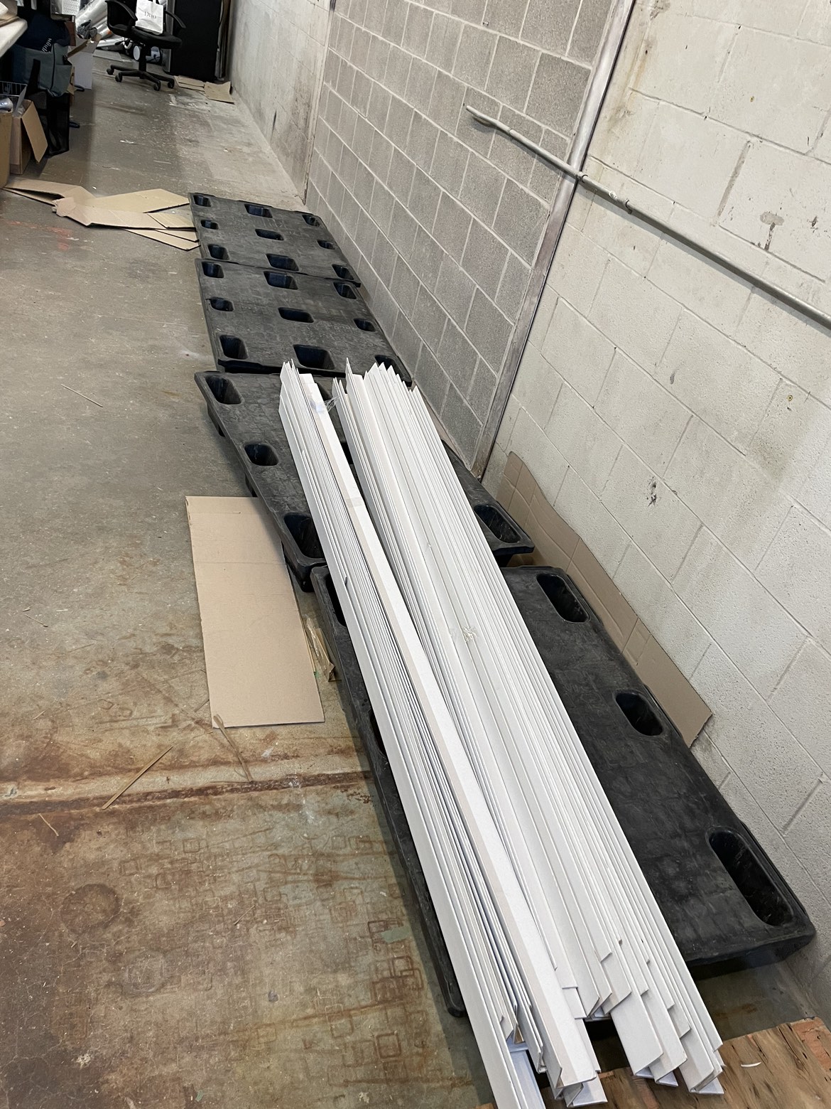 Heavy duty reusable plastic pallet skids - photo 2