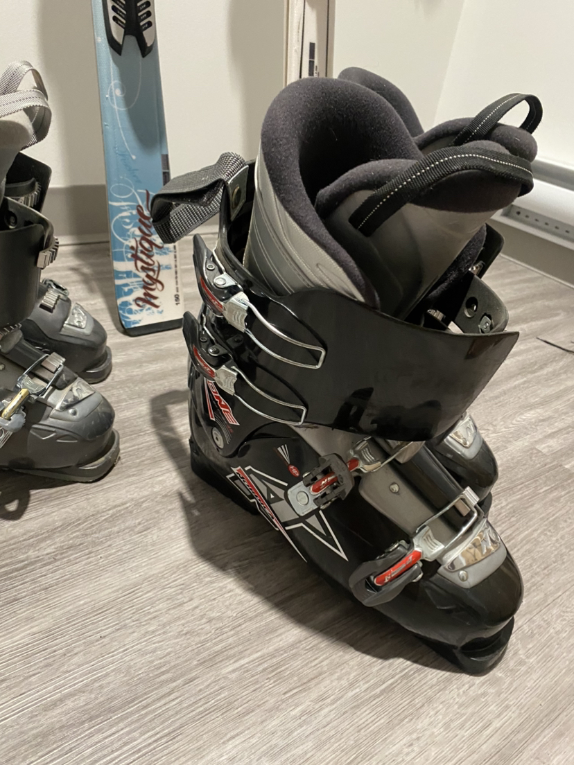 Men and women’s skis for sale image indicator(6)