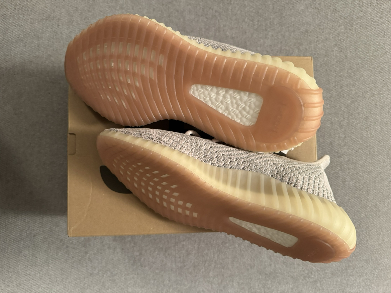 YEEZY 350 V2 - CITRIN - SIZE 10.5 (Brand New) - photo 3