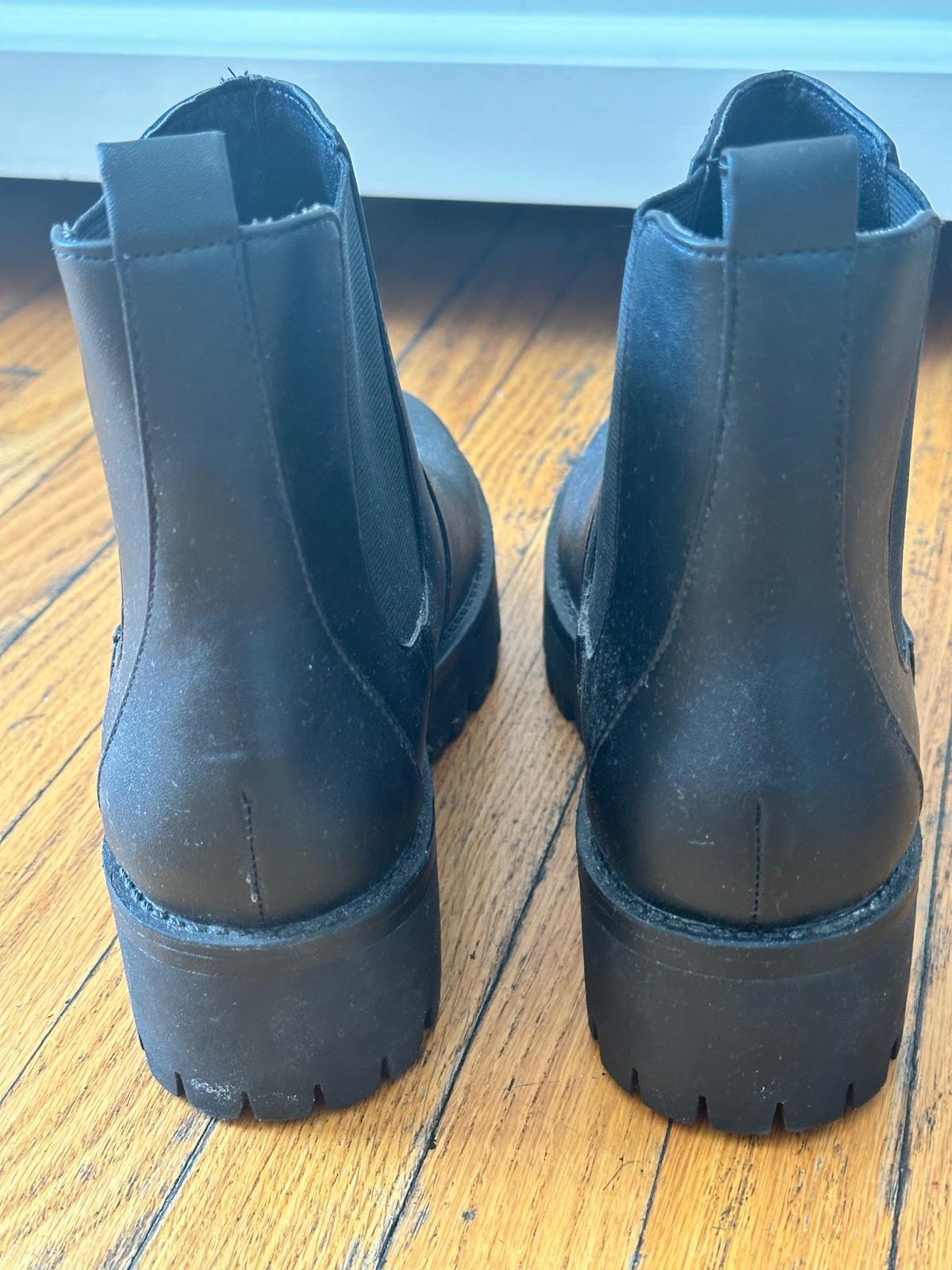 Women’s boots image indicator(2)