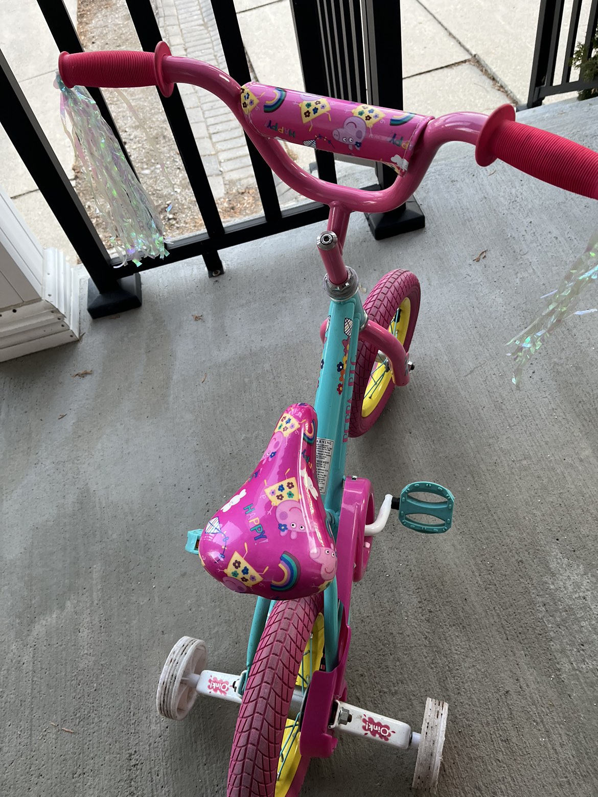 Girls Peppa Pig 12 inch bike image indicator(2)