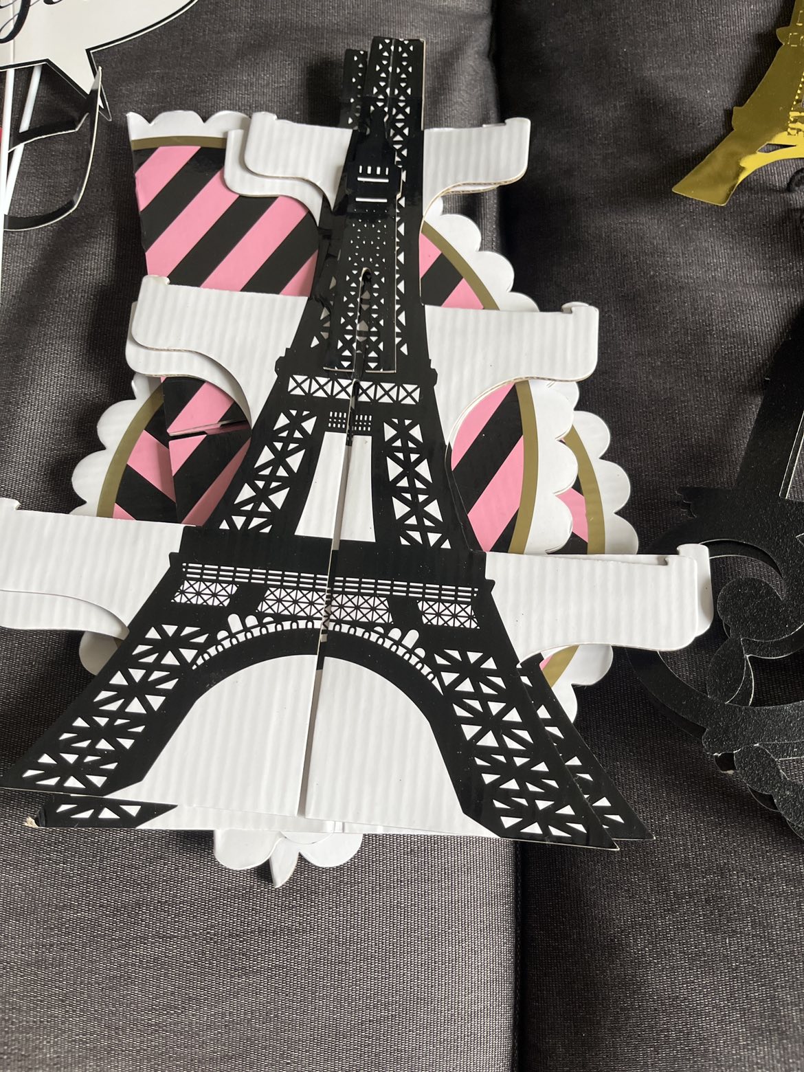 Paris themed party decor - photo 4