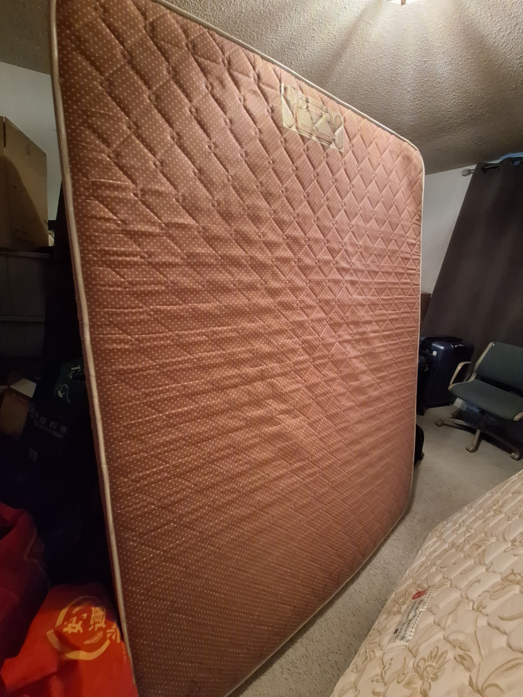 🥕  Queen size Mattress