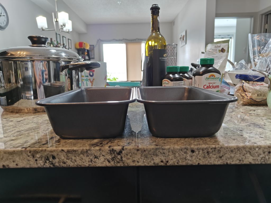 MOVING SALE: 2x Betty Crocker 9" x 5" loaf pans thumbnail