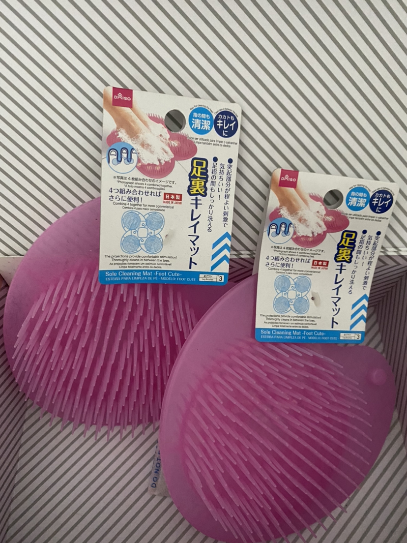 New plastic feet scrubbers #freecycle thumbnail