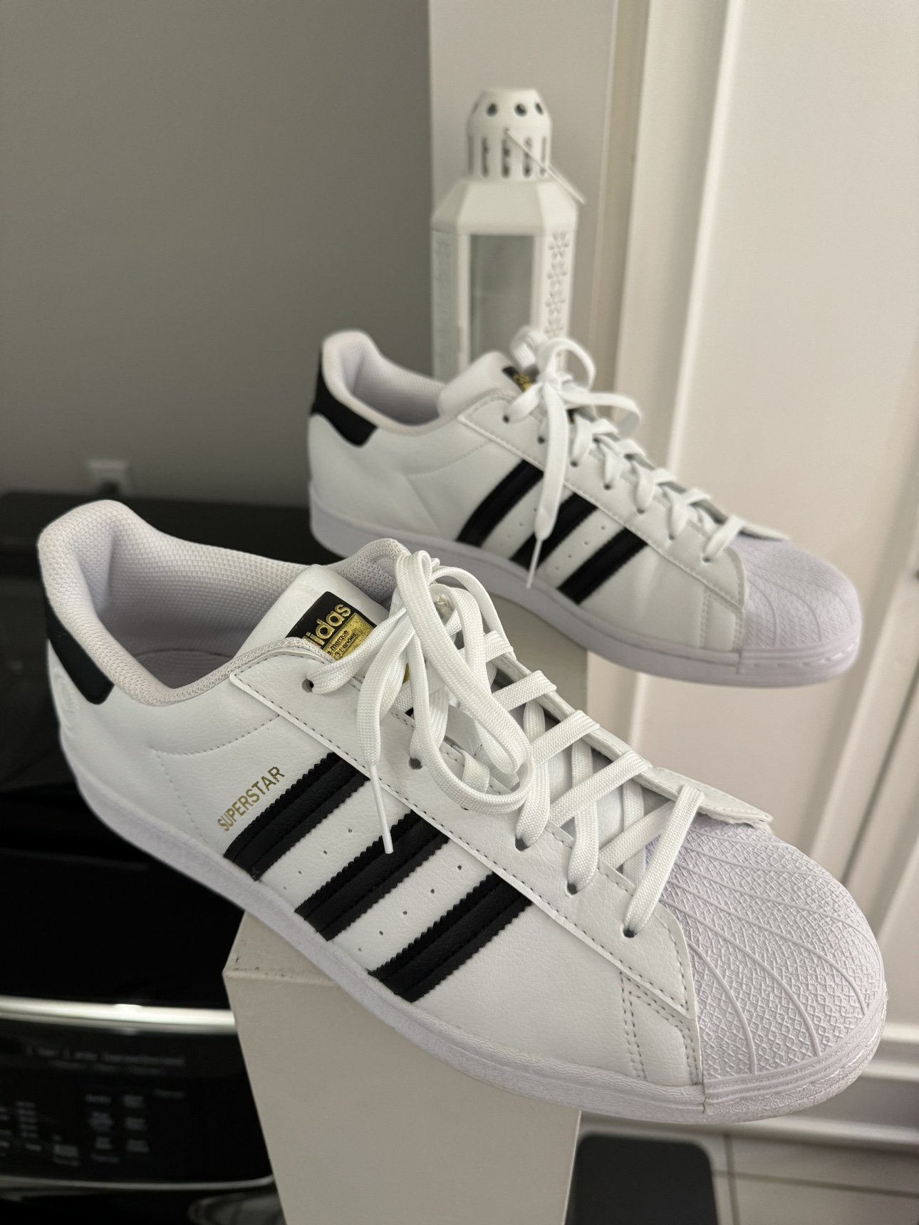 Adidas Superstar size 11 image indicator(3)