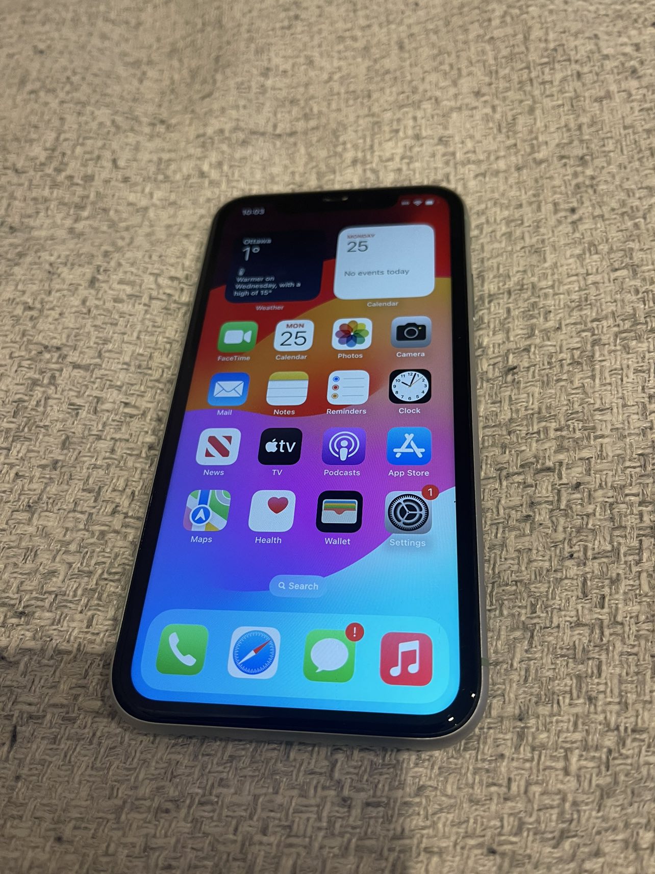 iPhone 11 light green 64gb 72% battery