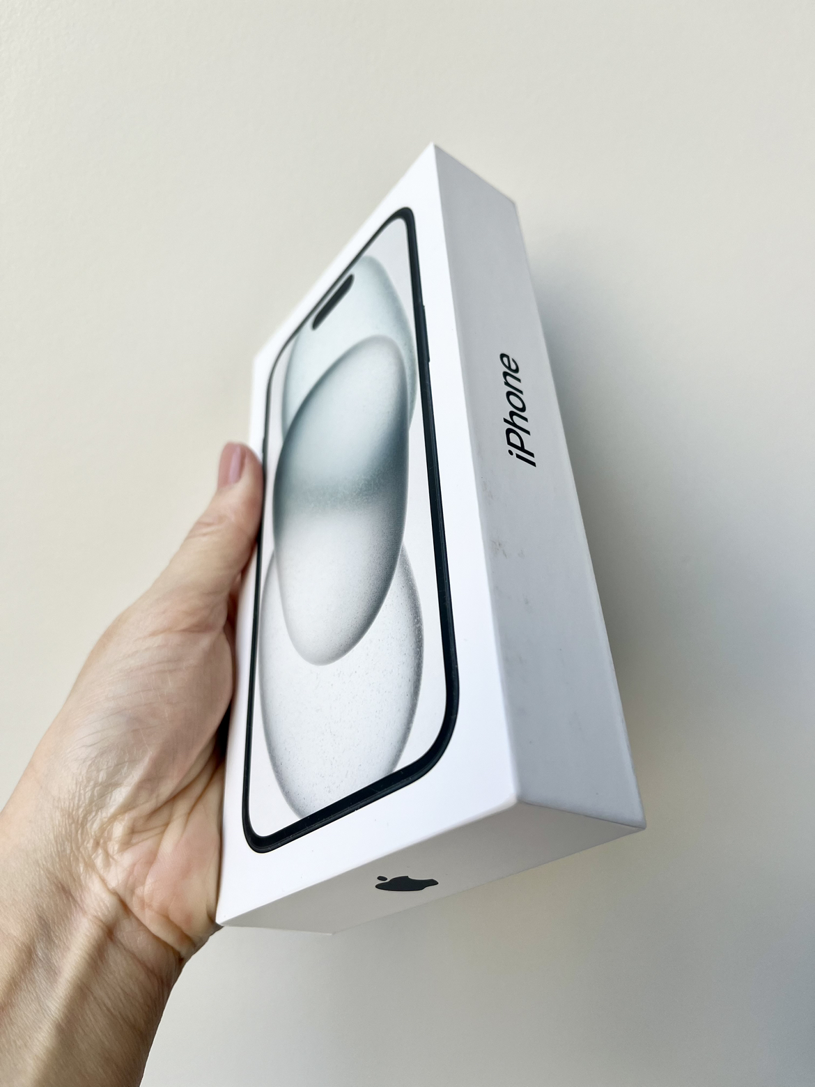 BNIB sealed iPhone 15 black 128g! 30% off! thumbnail