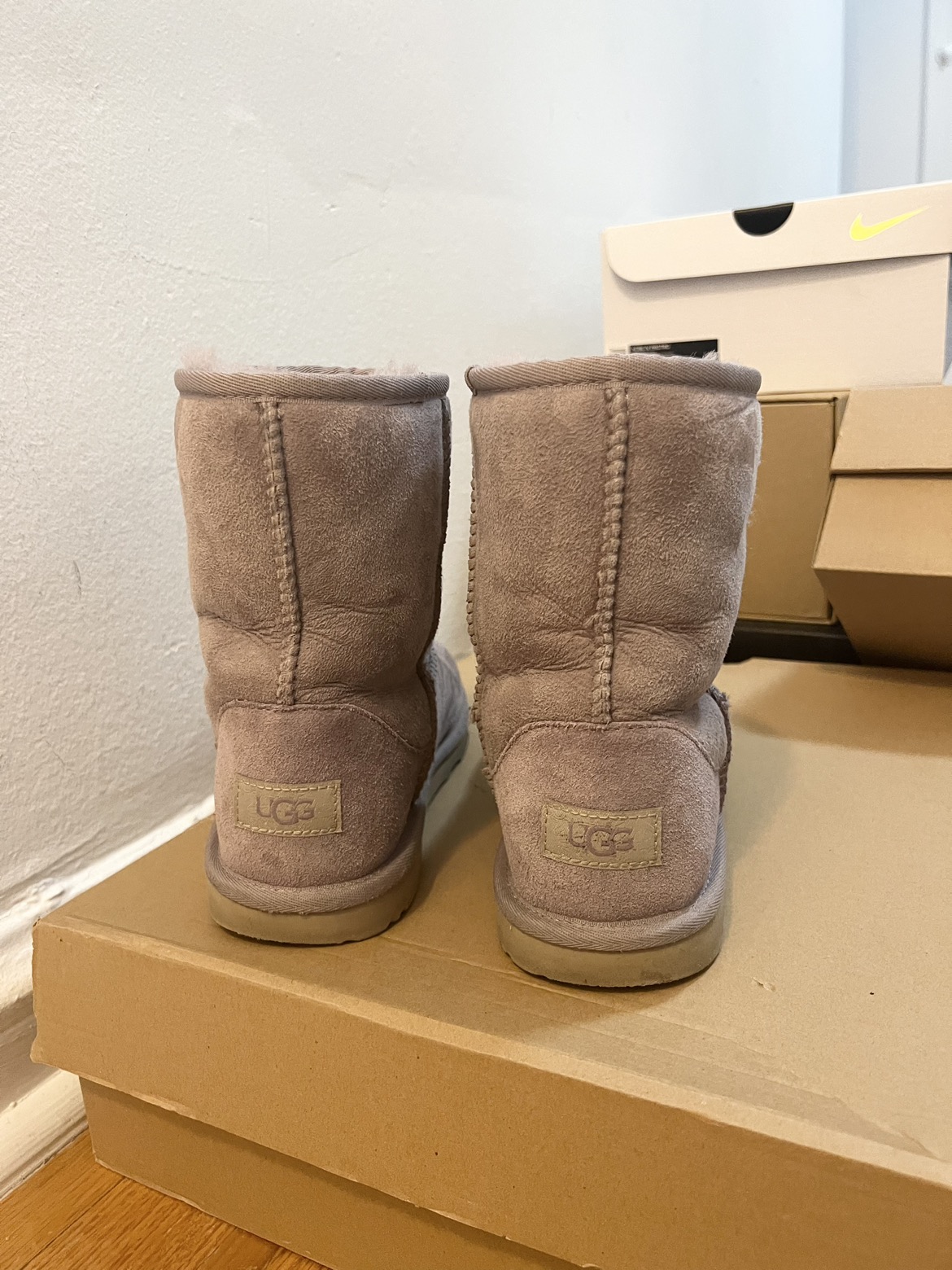 Girls UGG boot image indicator(2)