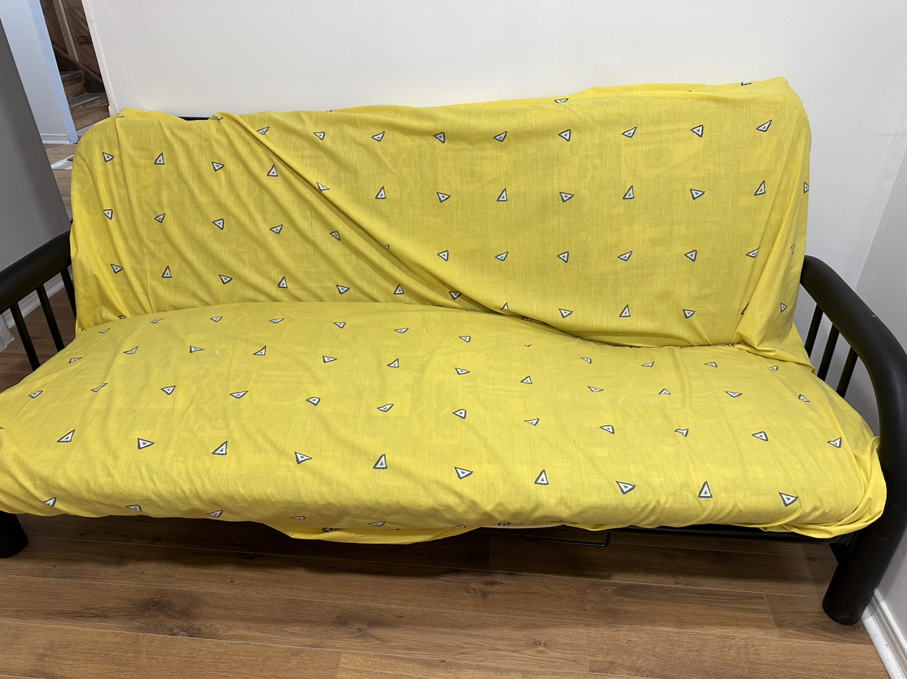 Sofa bed $20 pick up at queen mary dr Brampton