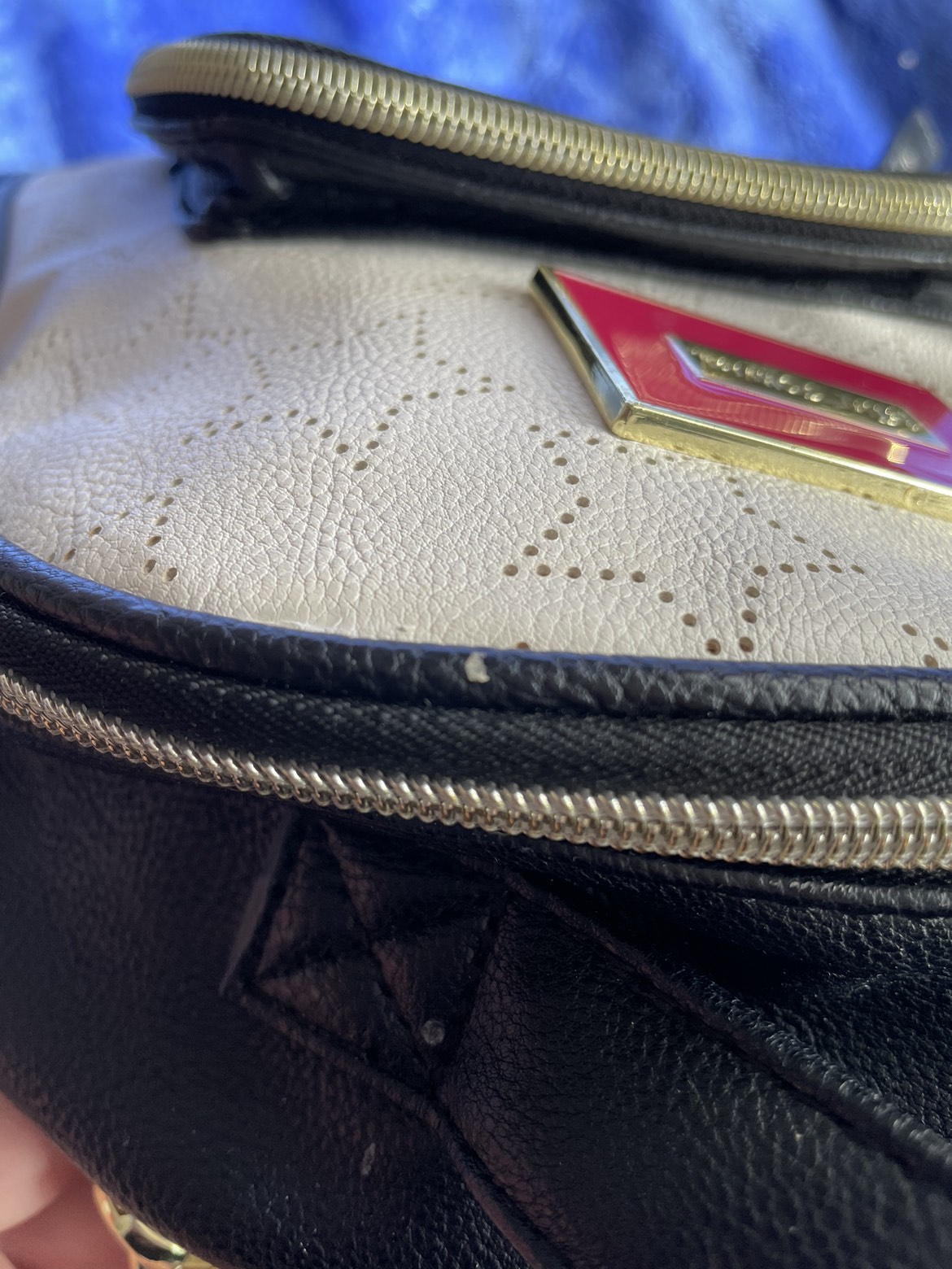 Black Backpack image indicator(6)