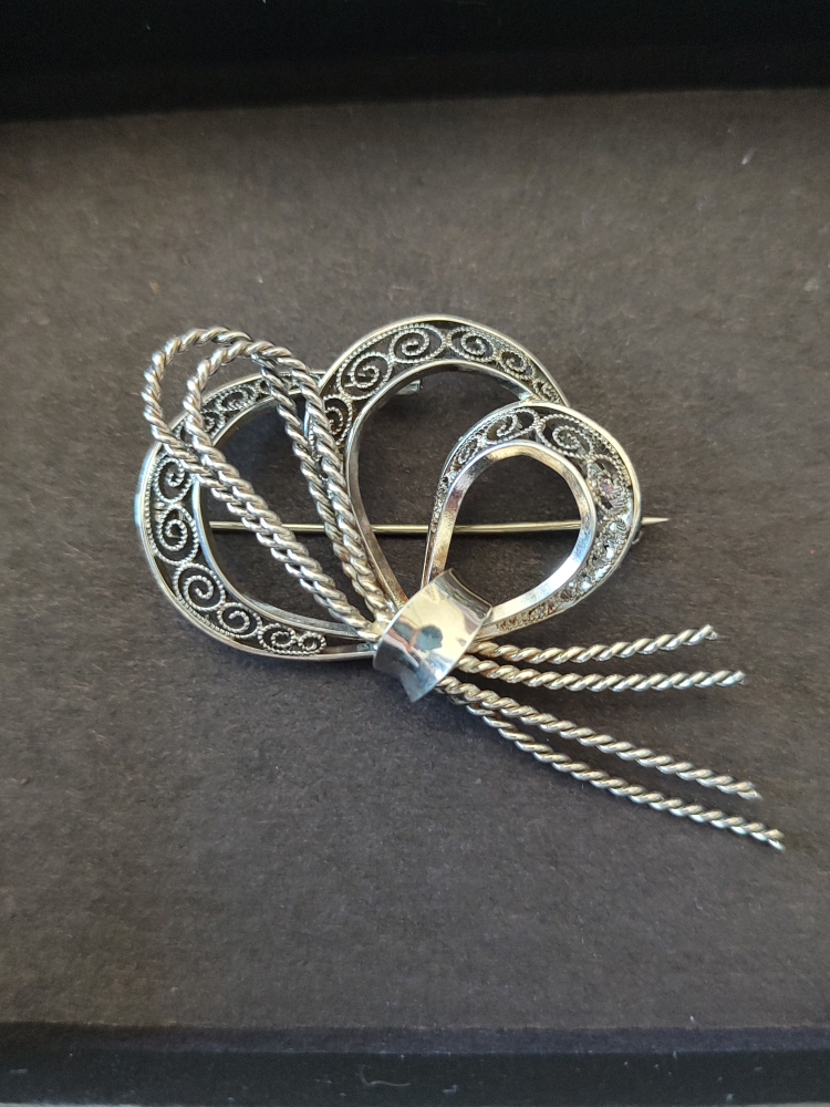 Norwegian Silver Bowed Brooch thumbnail