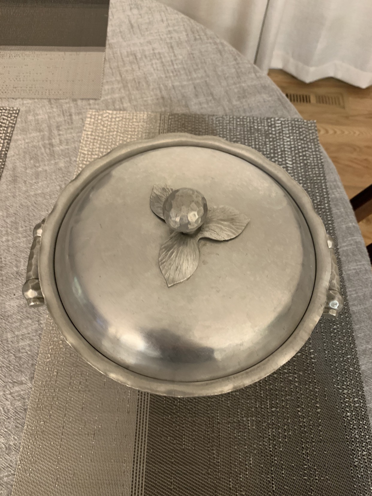 Vintage Everlast Hammered Aluminum Ice Bucket image indicator(3)