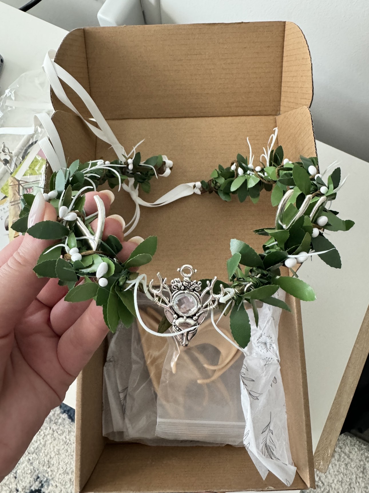 Elf ears and green tiara image indicator(2)