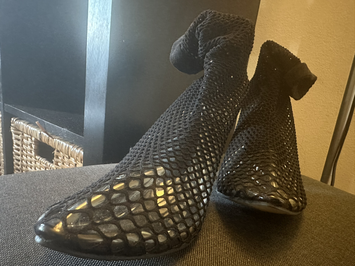 Fishnet heels image indicator(2)