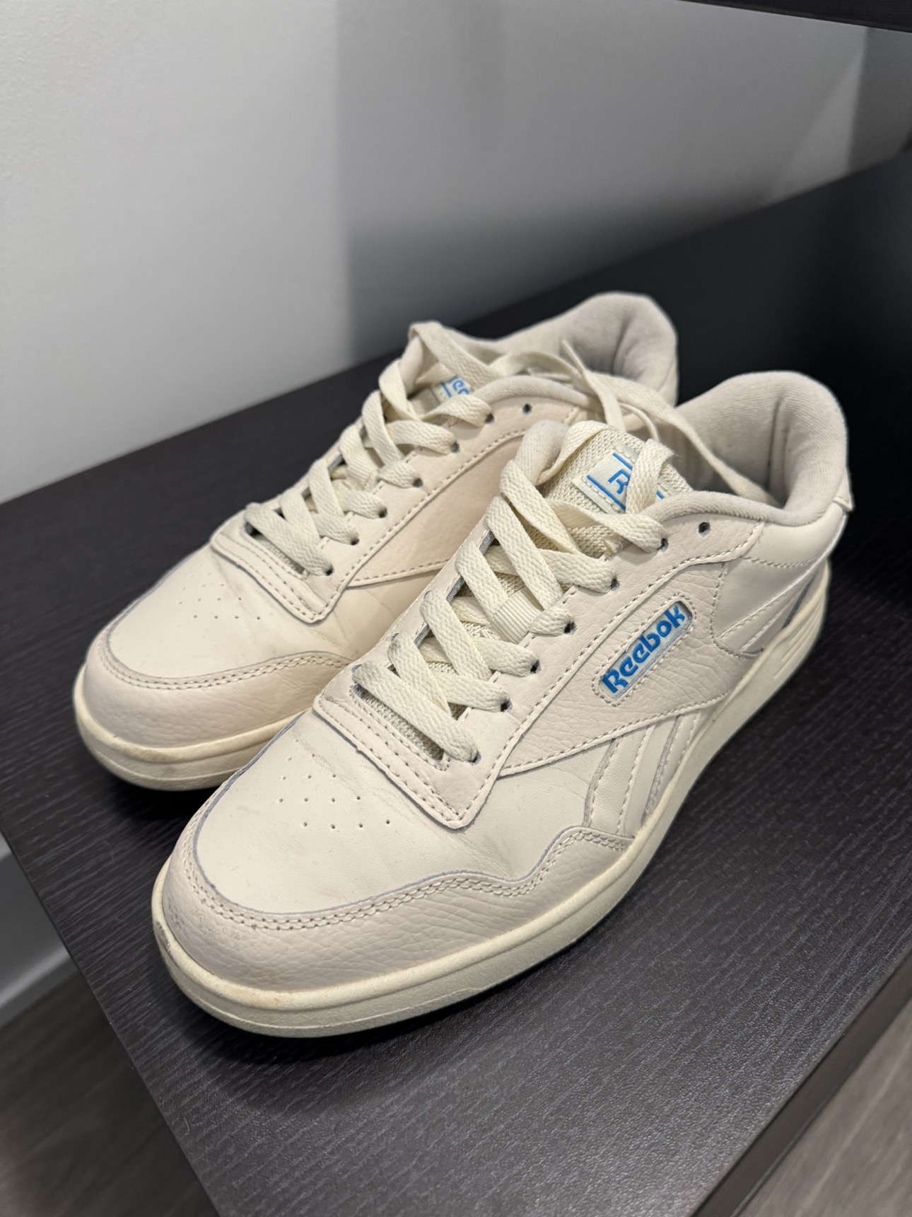 Women’s Reebok Shoes 7.5 thumbnail