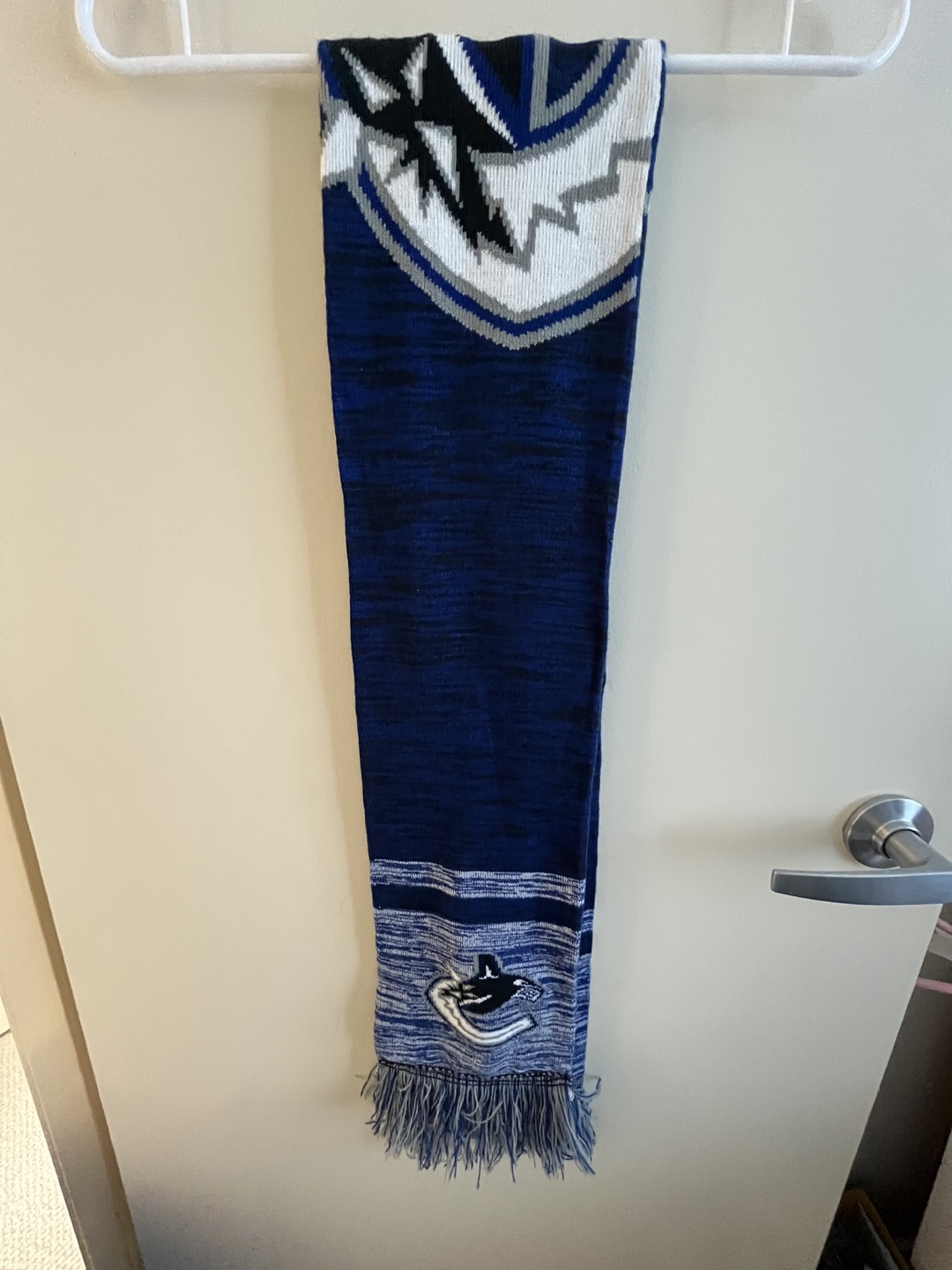 Canucks scarf (new) image indicator(2)
