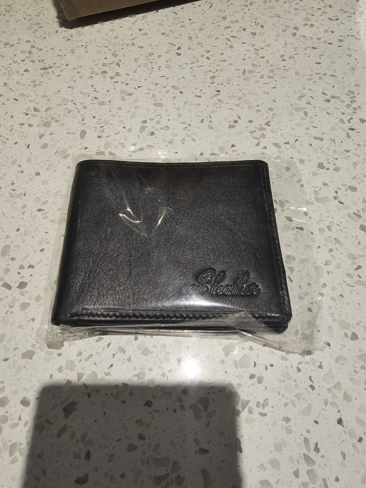 Mens bifold leather wallet