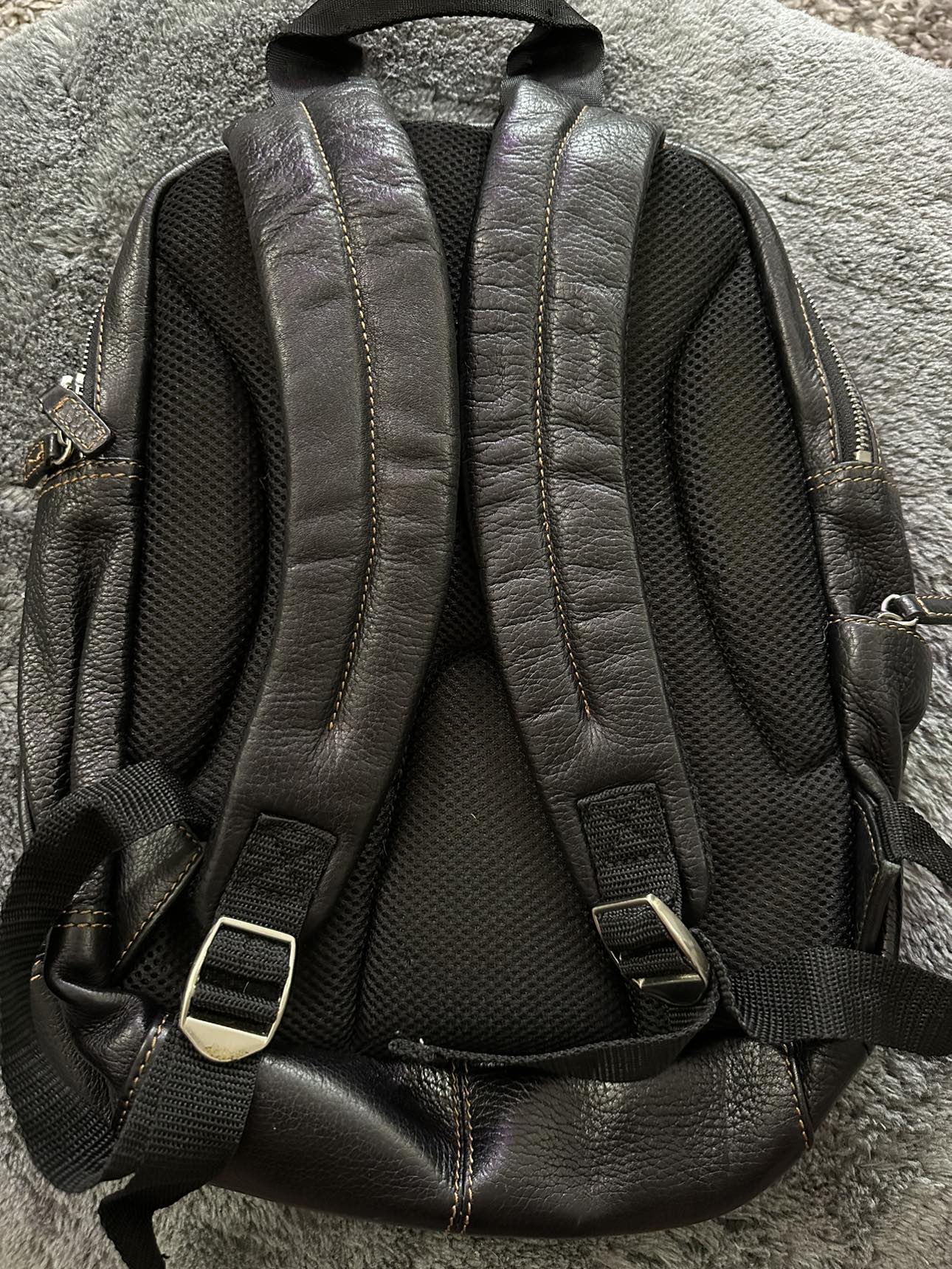 Danier Leather Backpack - photo 2