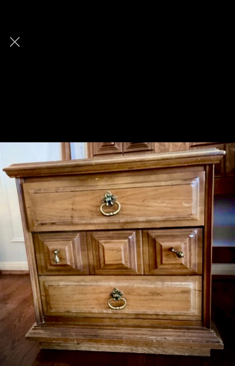 3 Drawer bedside drawer. image indicator(2)