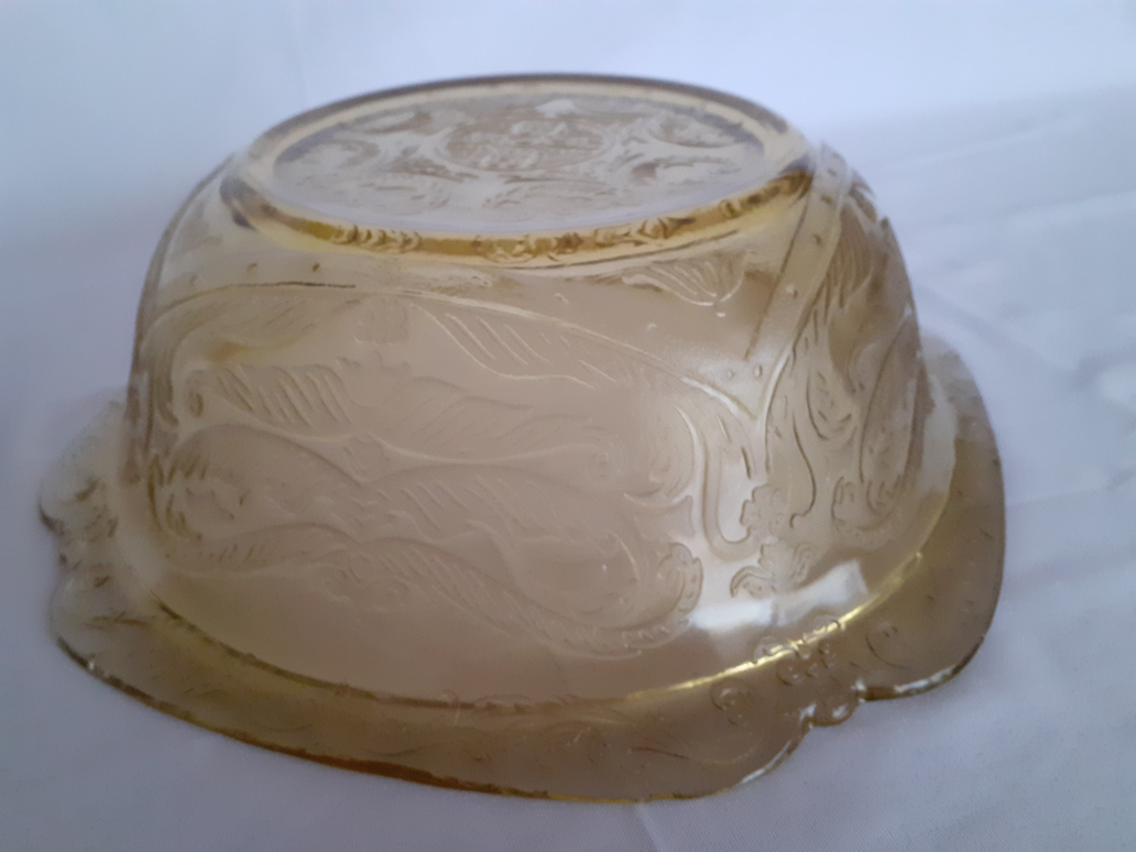 Vintage Depression Glass Serving Bowl image indicator(4)