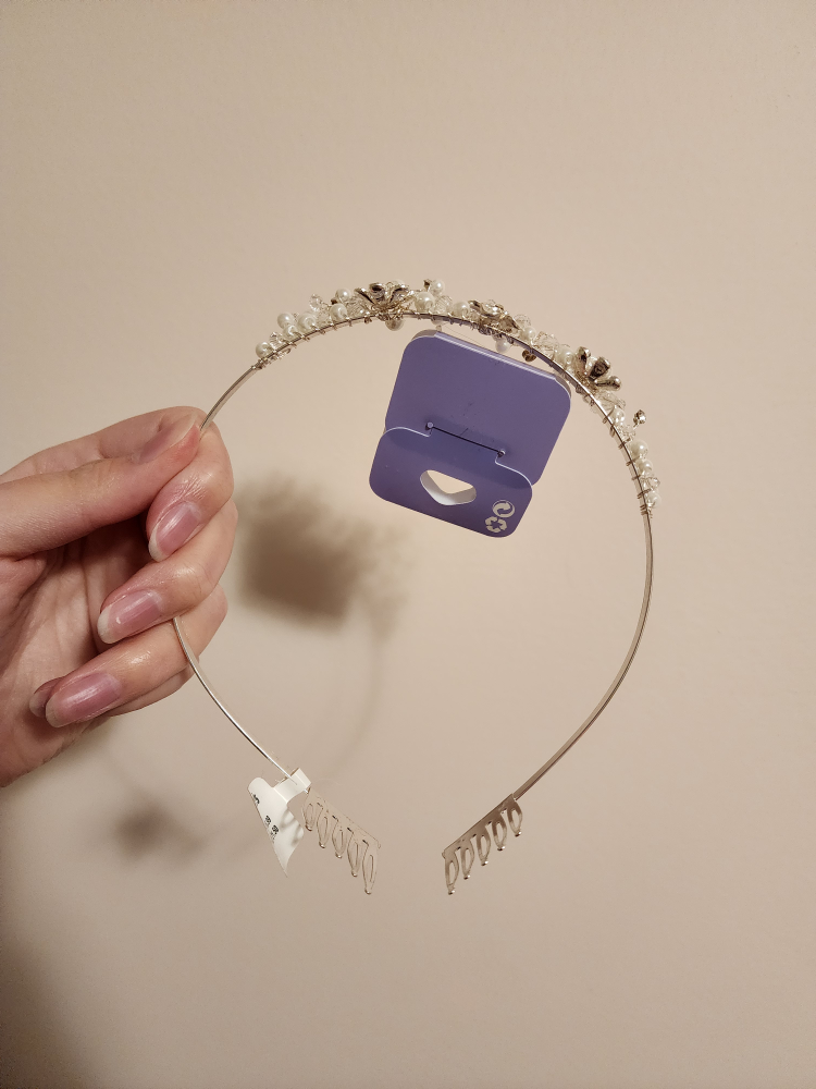 Flower & Pearl Tiara Hair Accessory image indicator(3)