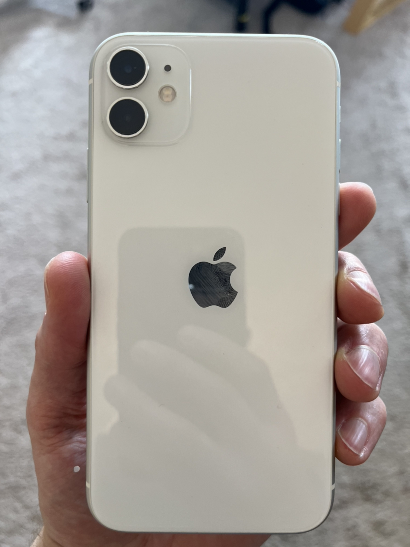 iPhone 11 unlocked - photo 3