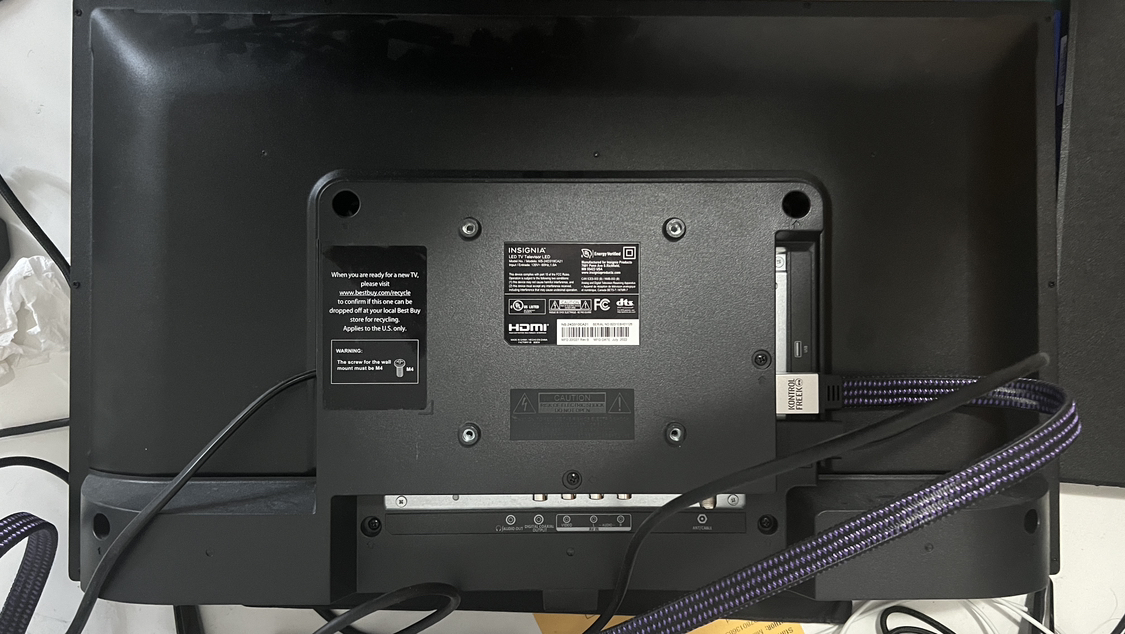 INSIGNIA LED TV 24” 1080p (NS-24D310CA21) - photo 3