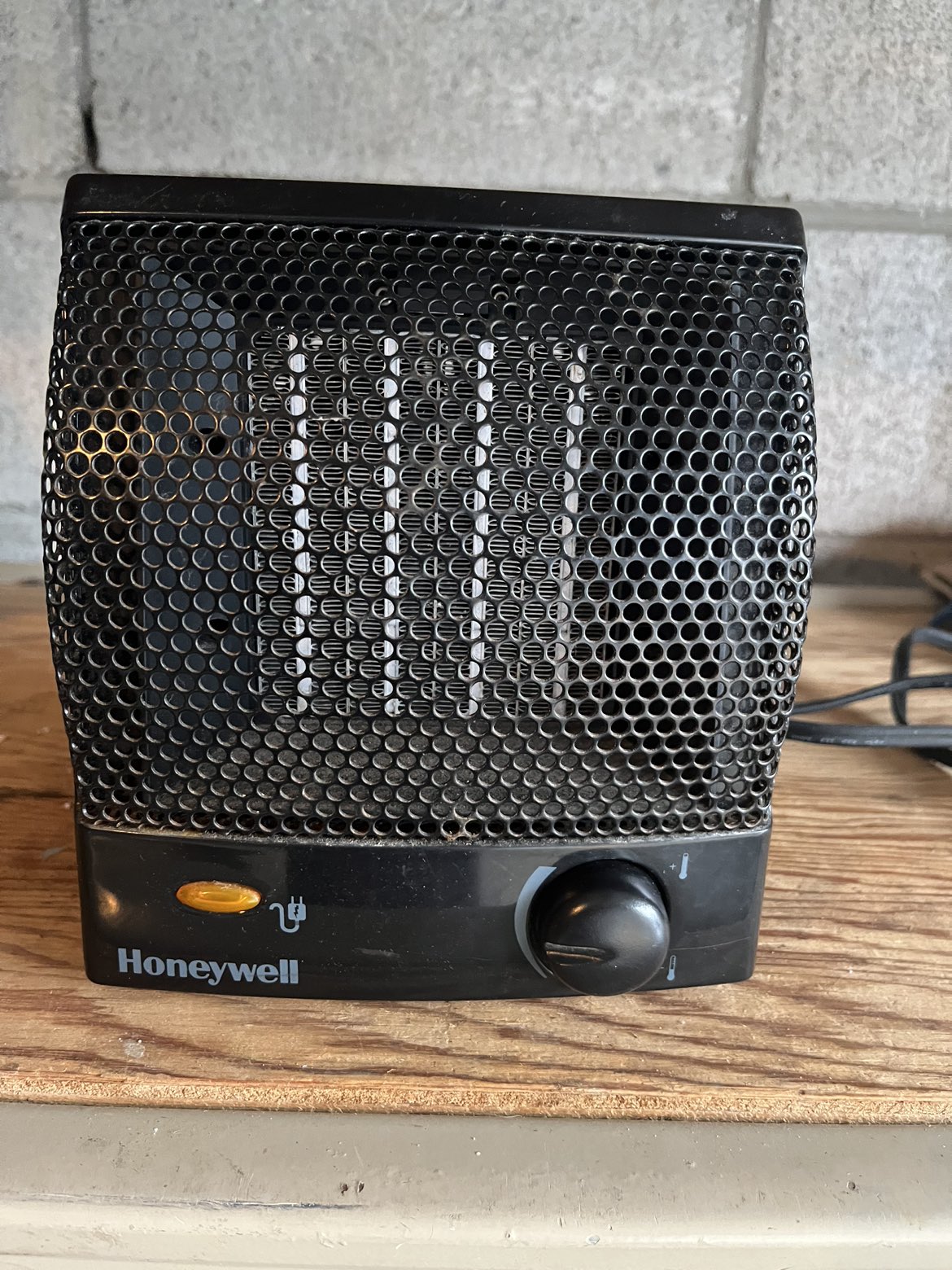 Honeywell Mini Electric Heater thumbnail
