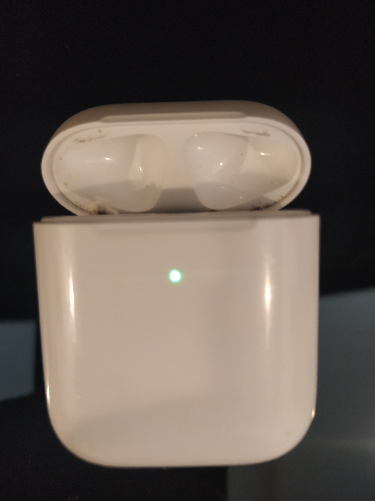 *Charging Case only Airpods 1st Gen* image indicator(2)
