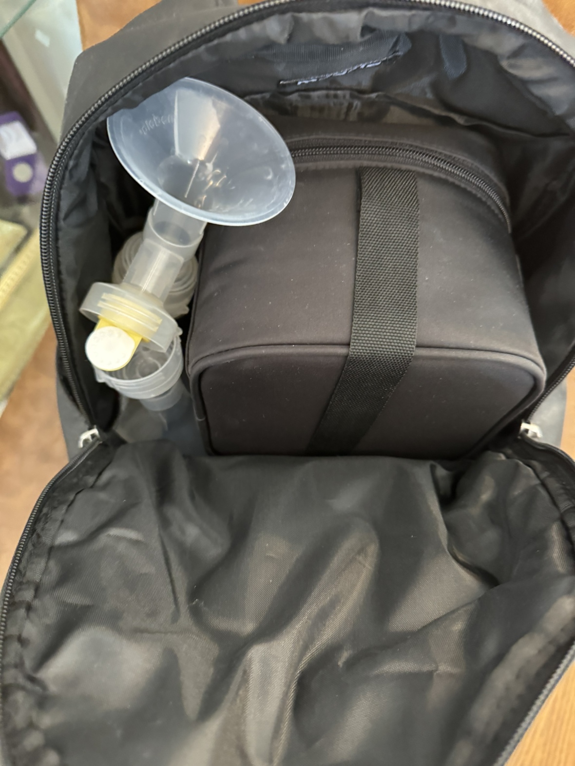 Medela portable pump - photo 4