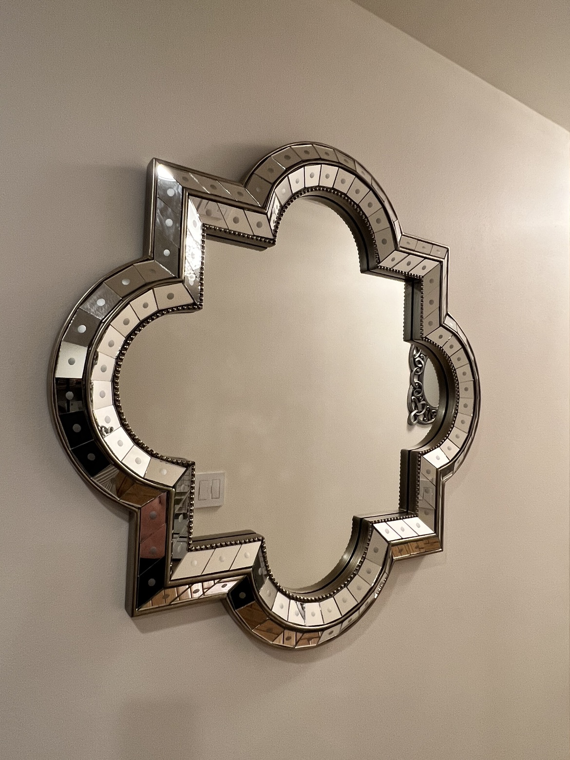 Brand New Baxton Studio Catia Quatrefoil Wall Accent Mirror - photo 4
