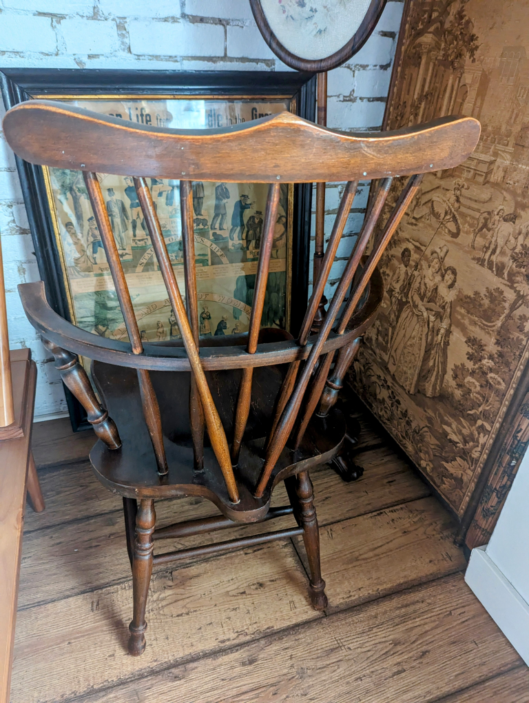 Antique spindle back bow back chair - photo 2