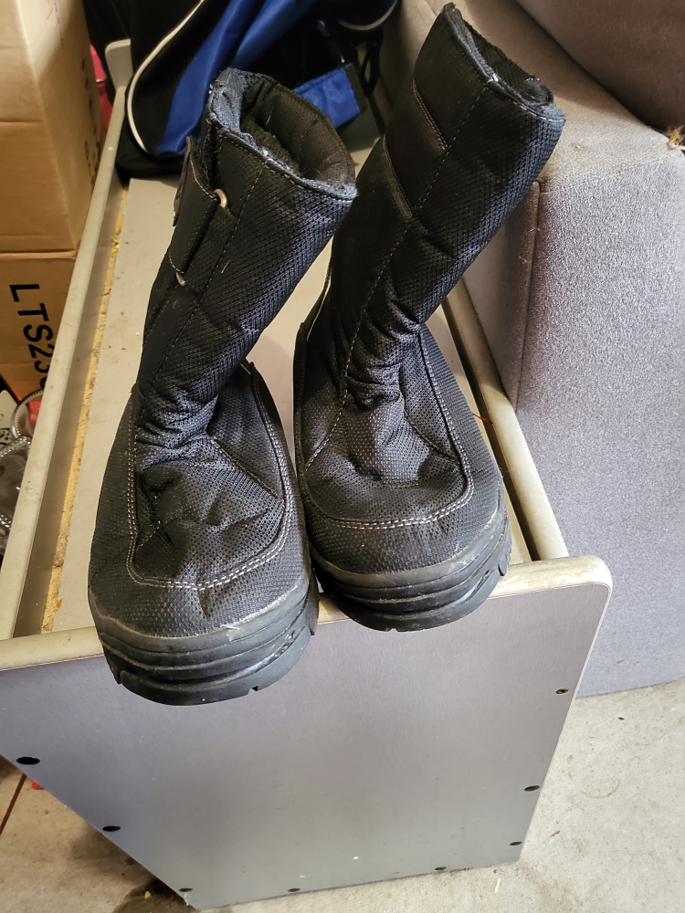 winter boots boys size 7