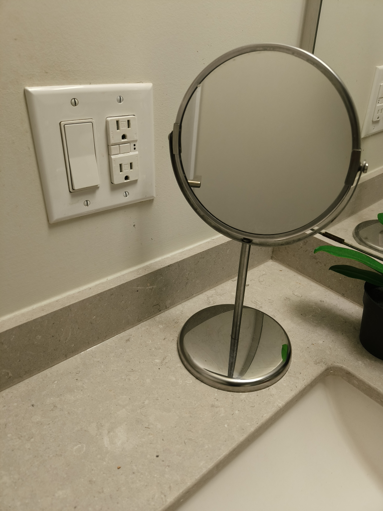 Shaving/Make-up mirror